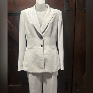 TAHARI ARTHUR S. LEVINE Women's Gray Stripe Suit